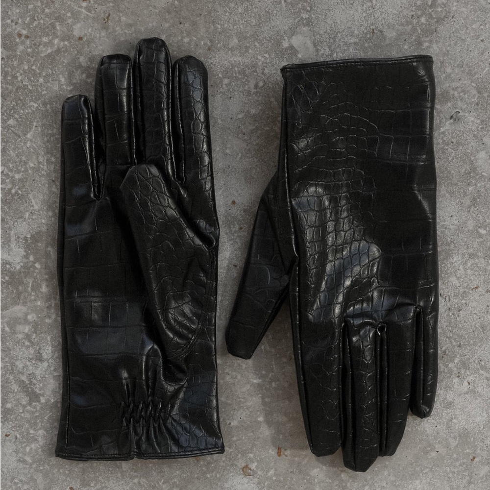 Crocodile Gloves - Picture 3 of 4